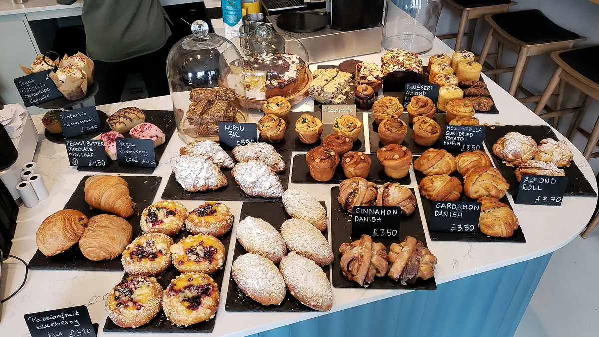 Greggs Bakery – bakery in Church End, London